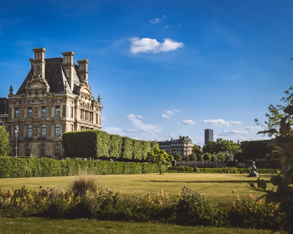 Vue de Musée du Louvre à Paris - Photo par Mikael Padeiro