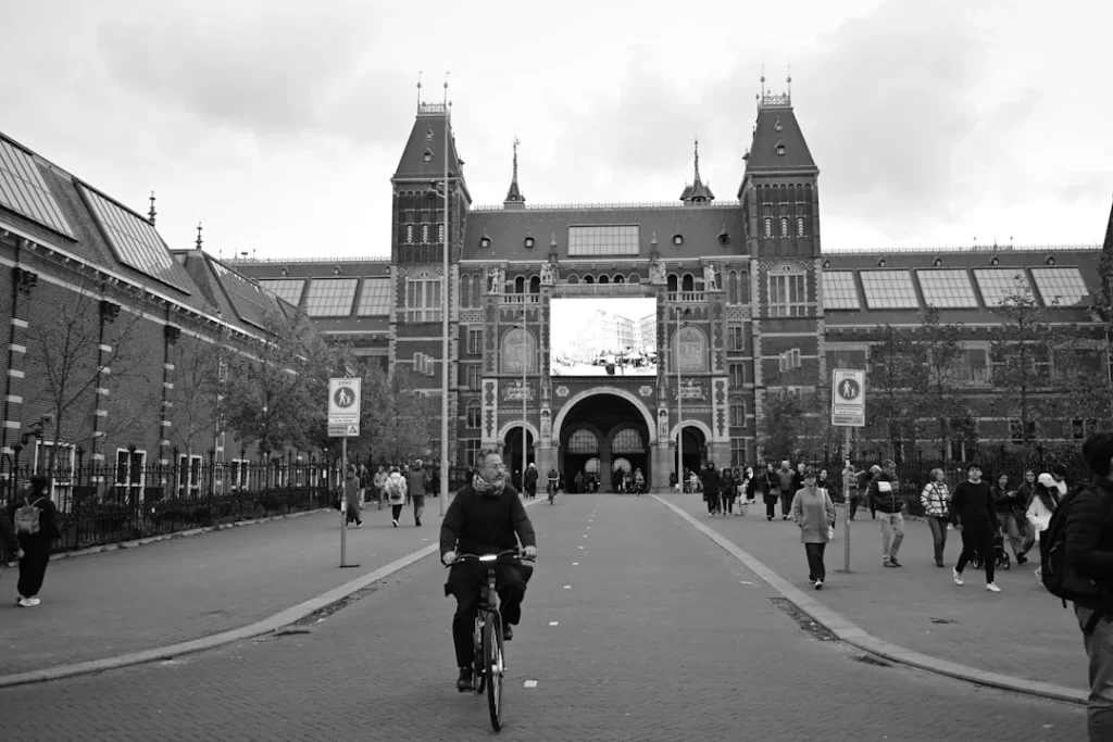 Vue de Rijksmuseum à Amsterdam - Photo par Kay Si Ying